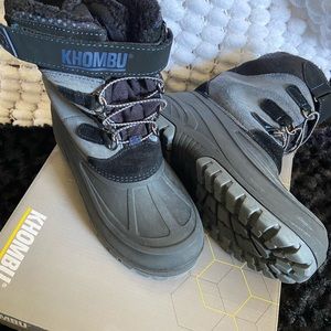 Boys size 5 Snow Boots